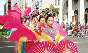 不受西方文化影响 美国华人储蓄最高