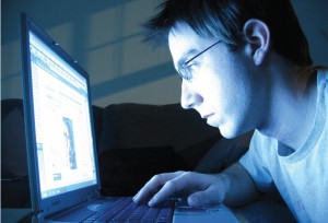 易成细菌滋生的温床 多用电脑易引发红眼病