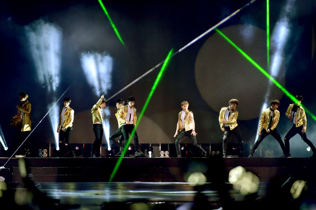 EXO performing History (1)