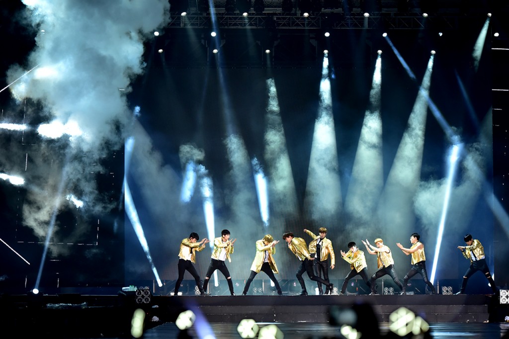 EXO performing History (2)